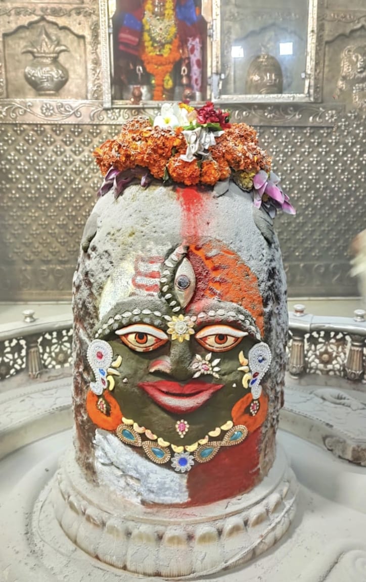 Baba Mahakal makeup on 4 October 2022