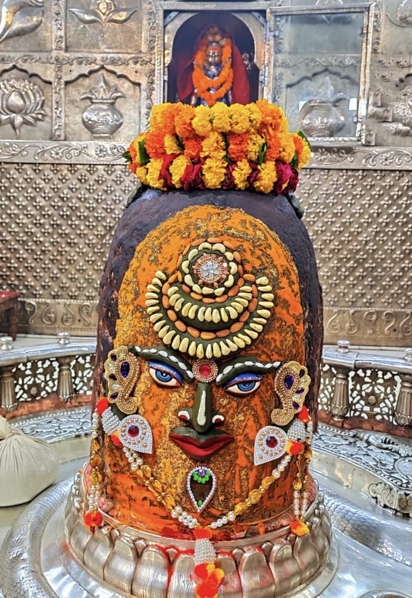 Baba Mahakal makeup on 17 October 2022