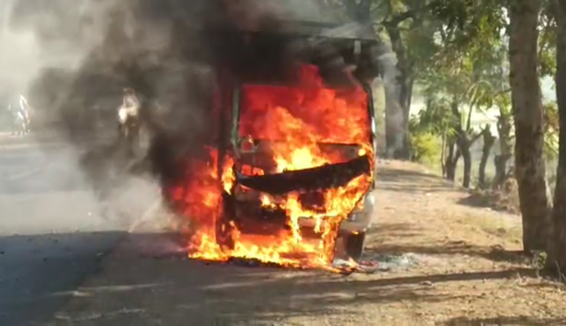 Loading vehicle caught fire in Ujjain