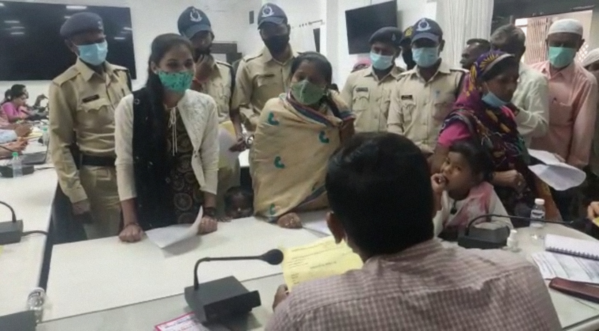 Bhairavgarh jail guard in public hearing collector office Ujjain