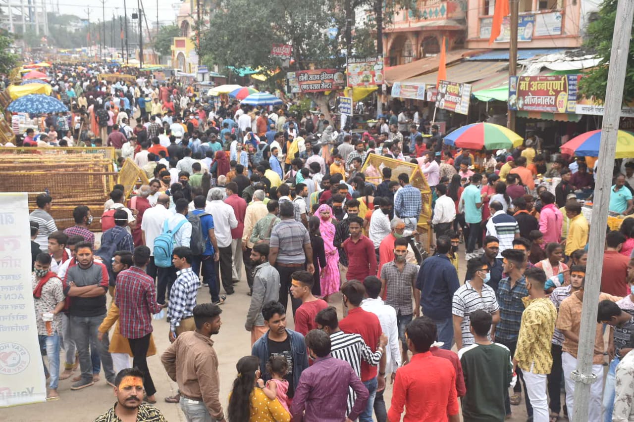 Crowd of devotees gathered in Mahakal temple