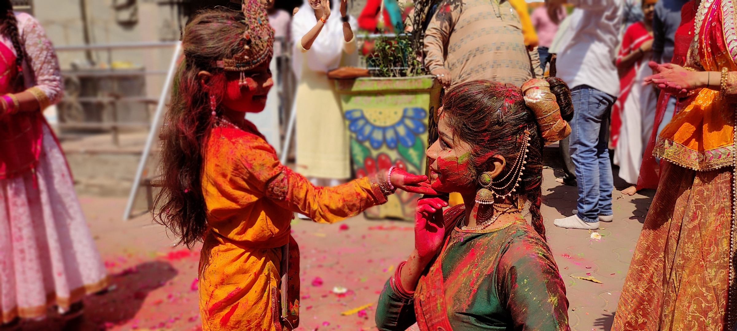 holi celebration in sandipani ashram