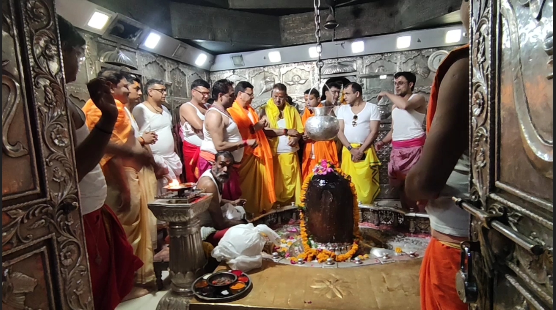 Break on protocol in Mahakaleshwar temple