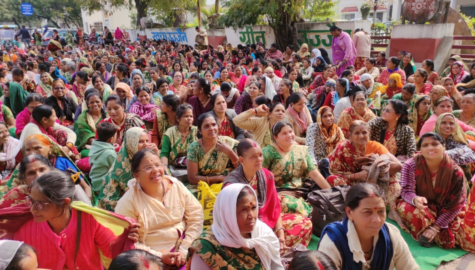 anganwadi workers protest in ujjain