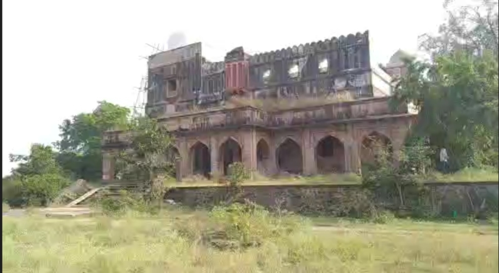 Kaliyadeh Mahal Controversy