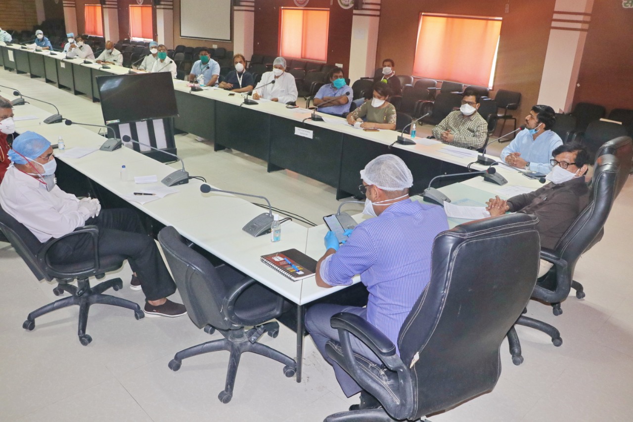 Ujjain Collector and Divisional Commissioner took meeting of private hospital operators and specialist doctors