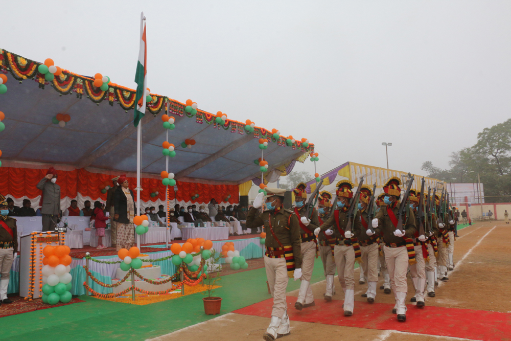 Minister Meena Singh hoisted the flag in Umaria