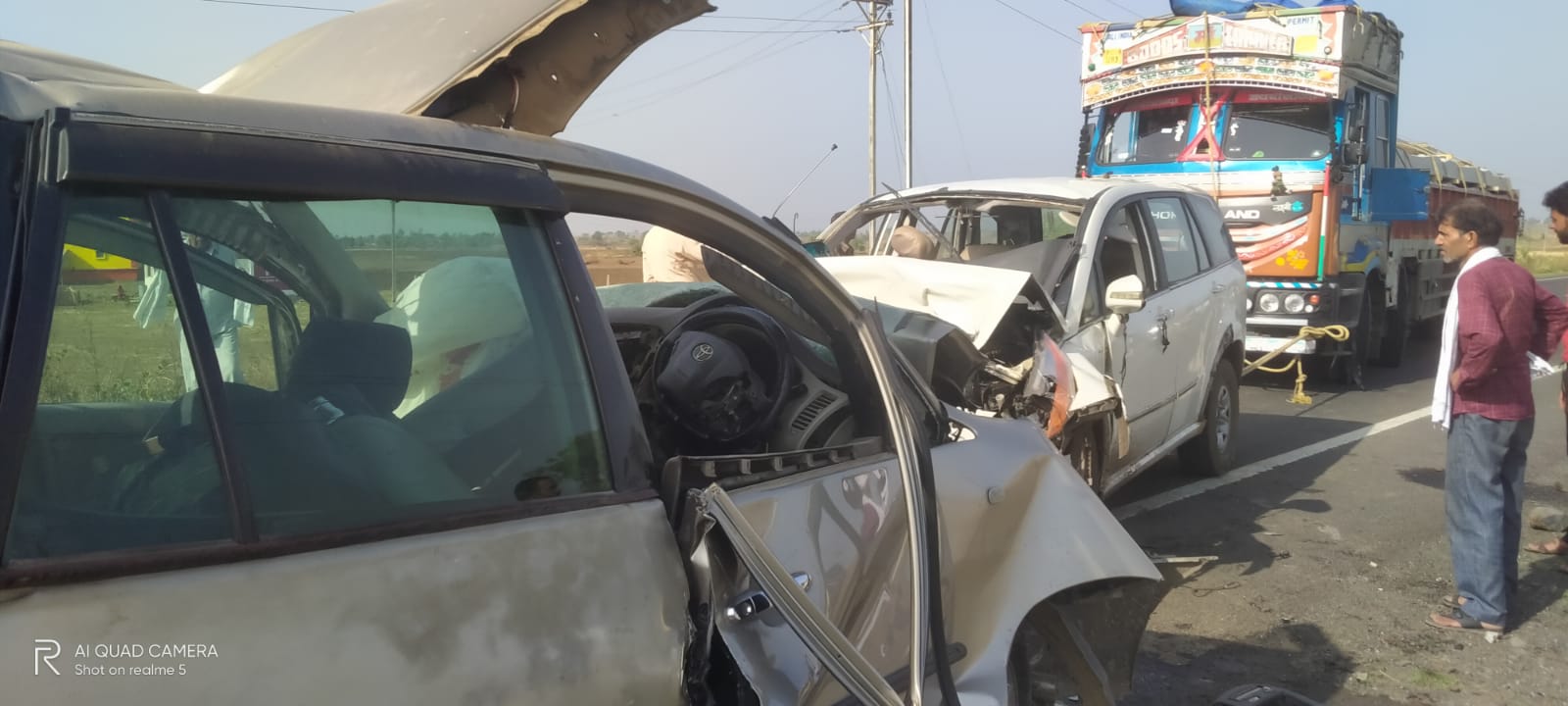 Fierce collision two cars in Vidisha