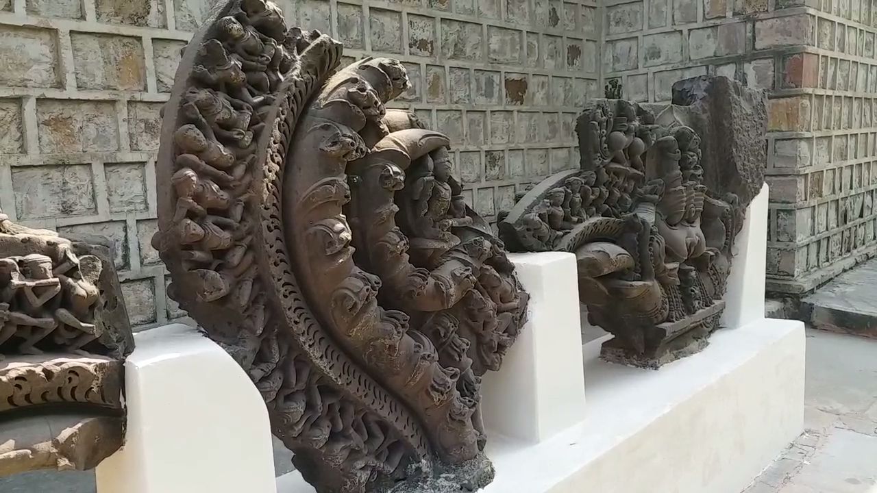 Unique carving