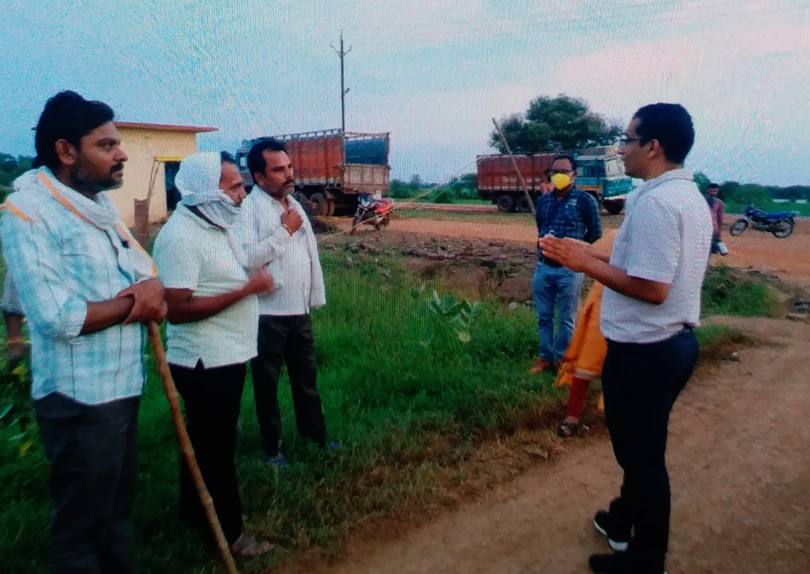 Collector talked to farmers