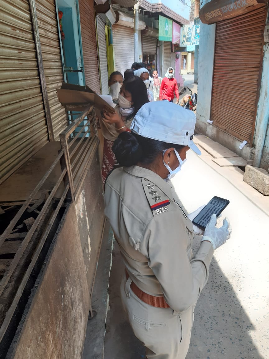 Shops sealed in Vidisha for not following social distancing