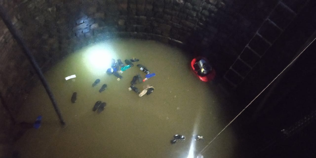 More than 10 people fell in the well