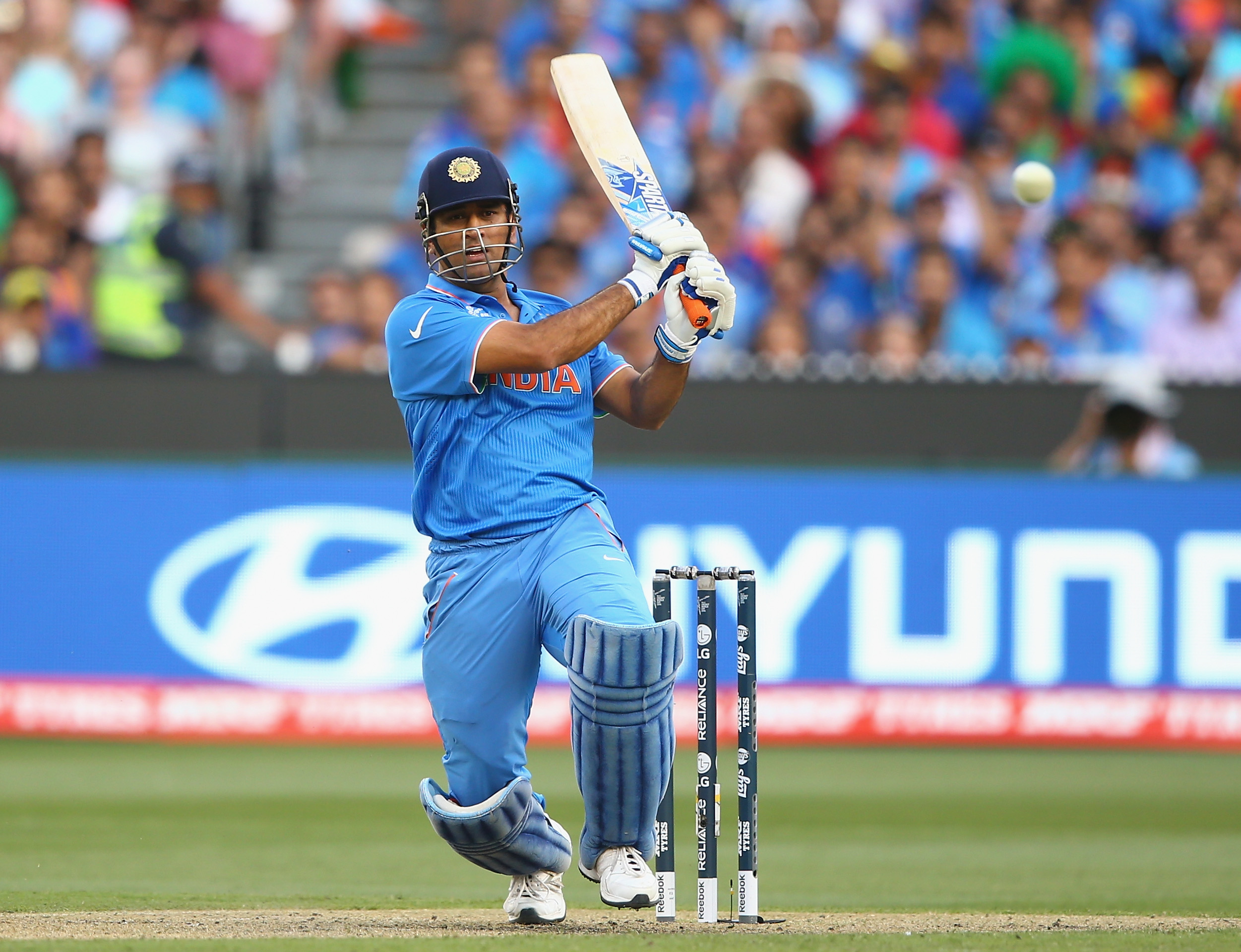 Top 6: When finisher MS Dhoni ran riots over the oppositions