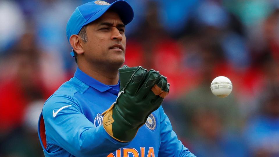 dhoni glove insignia in australia match