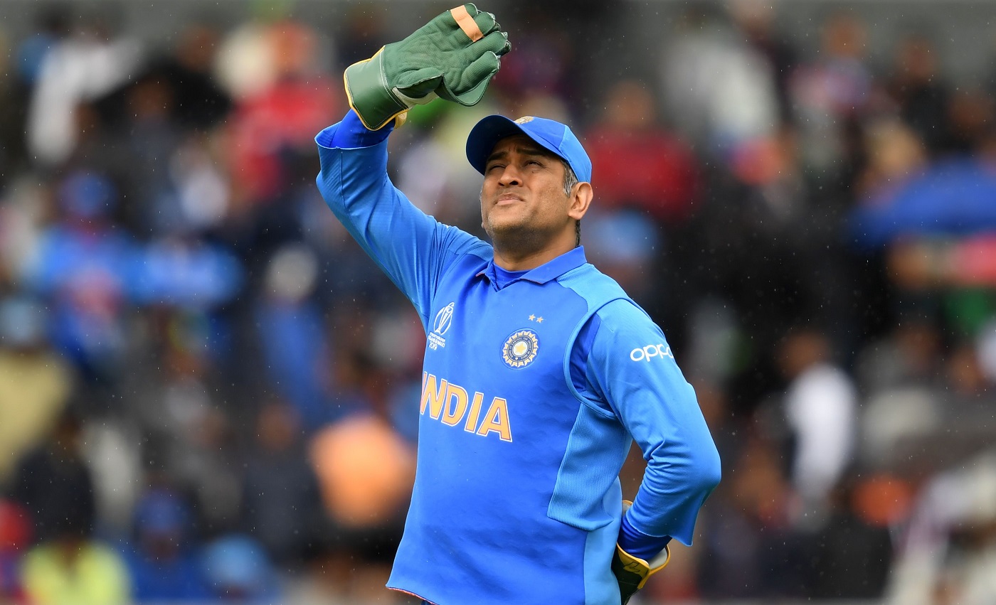 Selectors shoul talk to dhoni on retirement - Sehwag