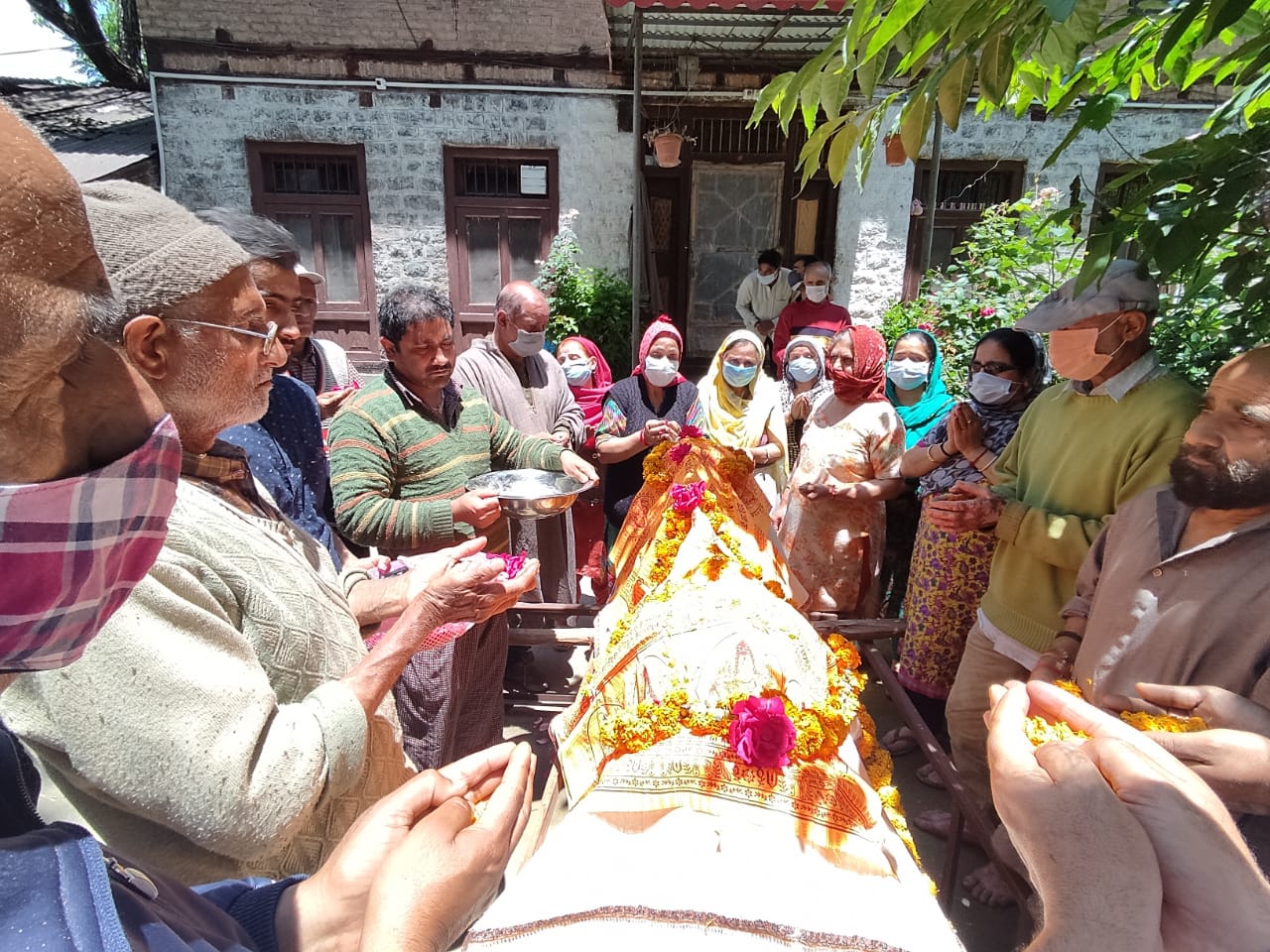 Muslim neighbours perform last rites of Kashmiri Pandit woman in Bandipora