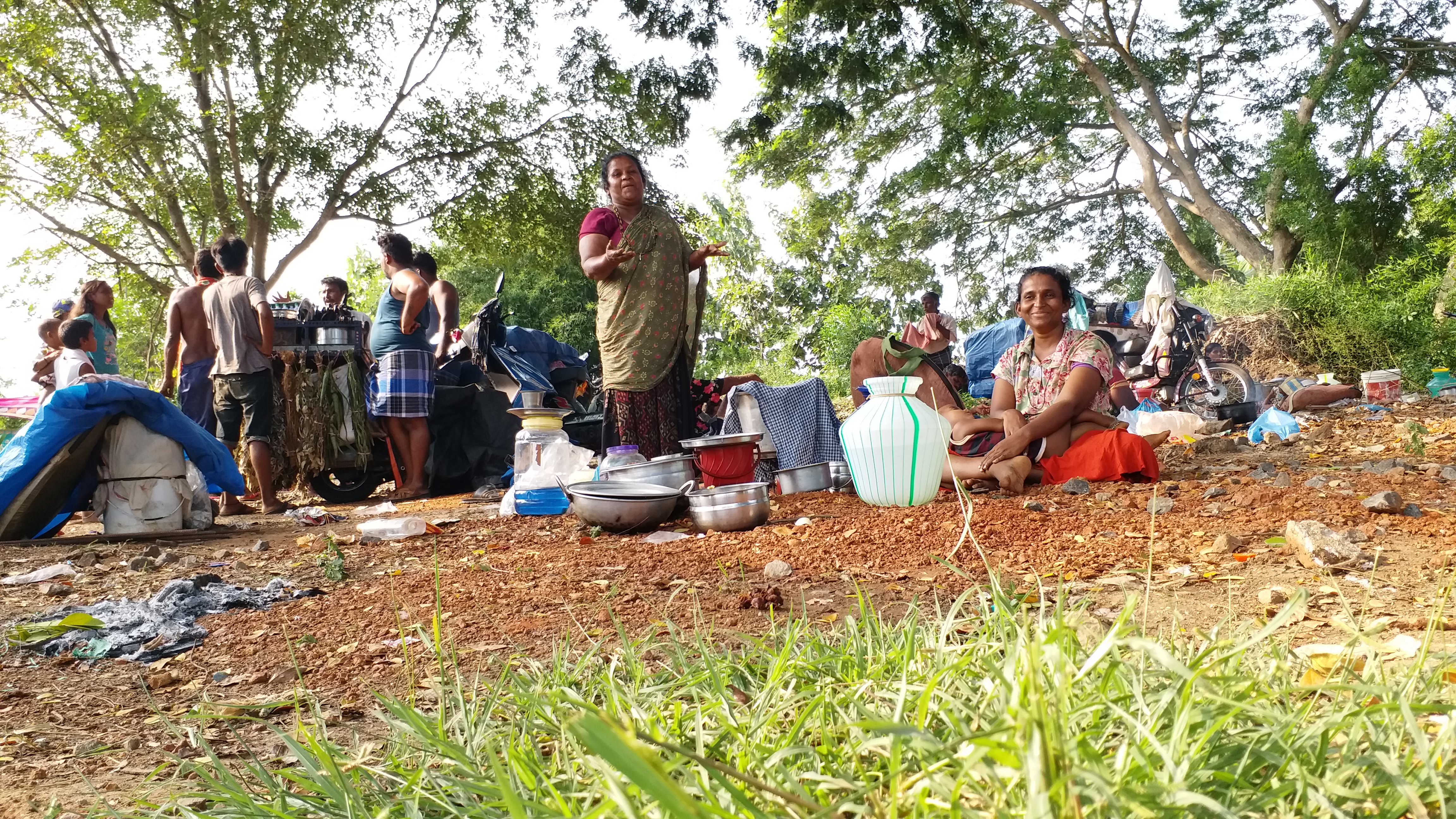 எங்களை காக்க யாருமில்லை