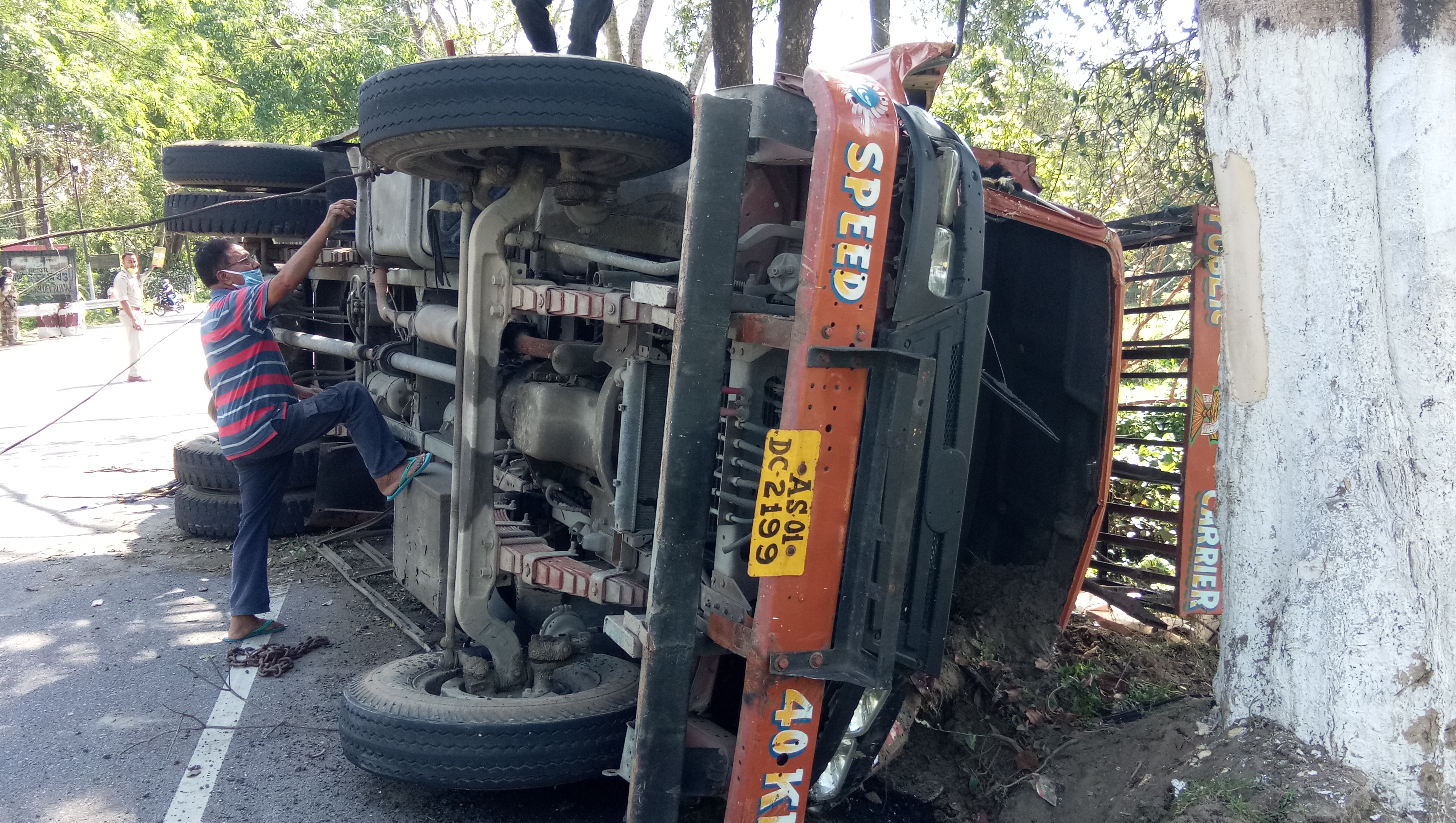 Truck accident in Naoboisa during lock down one died