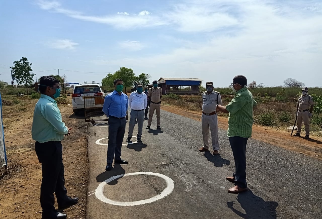 Mandla Collector and Superintendent of Police inspected checkpost by visit