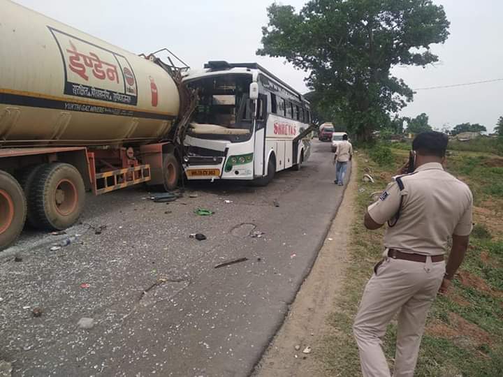 oil tanker hits bus in odisha