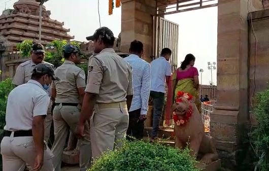 5t secretary vk pandian visits taratarini temple