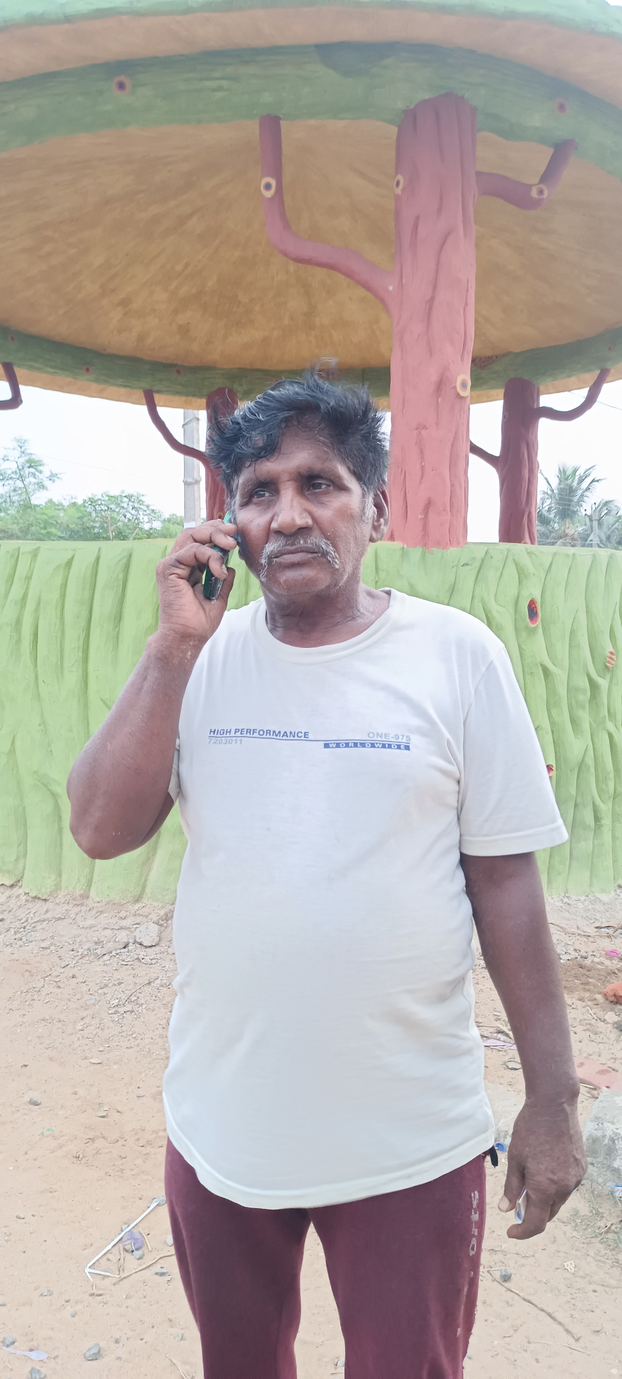 Man eating sand