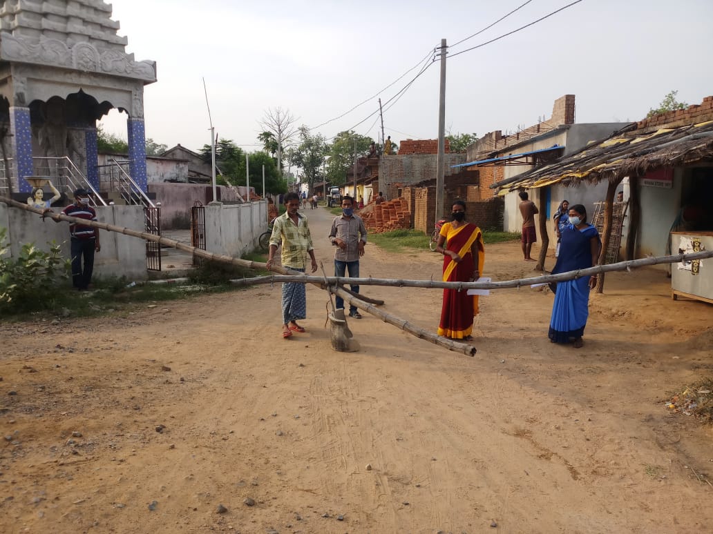 In Bargarh district, the female sarpanch showed the power of the district magistrate