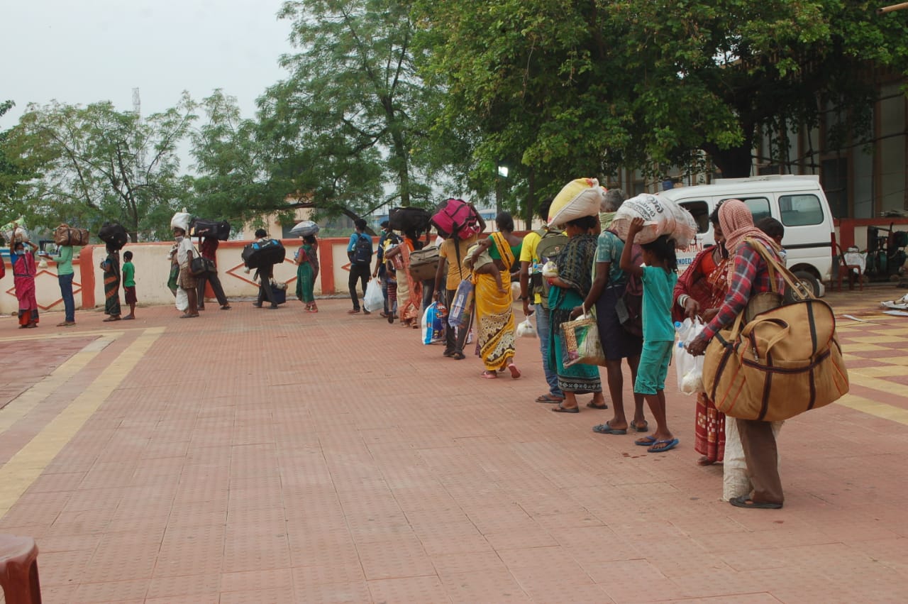 1,400 migrant workers reached Bargarh by special train