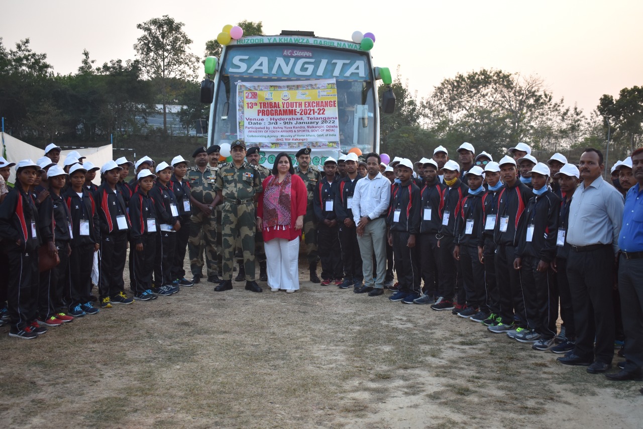 many young tribals on hyderabad tour from swabhiman area of malkangiri with bsf