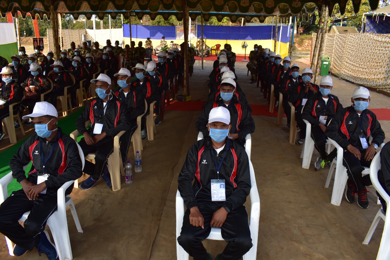 many young tribals on hyderabad tour from swabhiman area of malkangiri with bsf