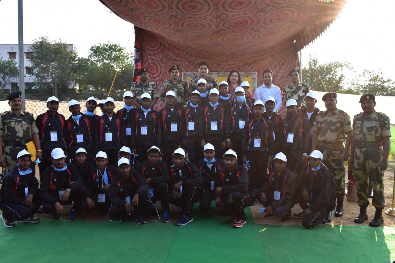 many young tribals on hyderabad tour from swabhiman area of malkangiri with bsf