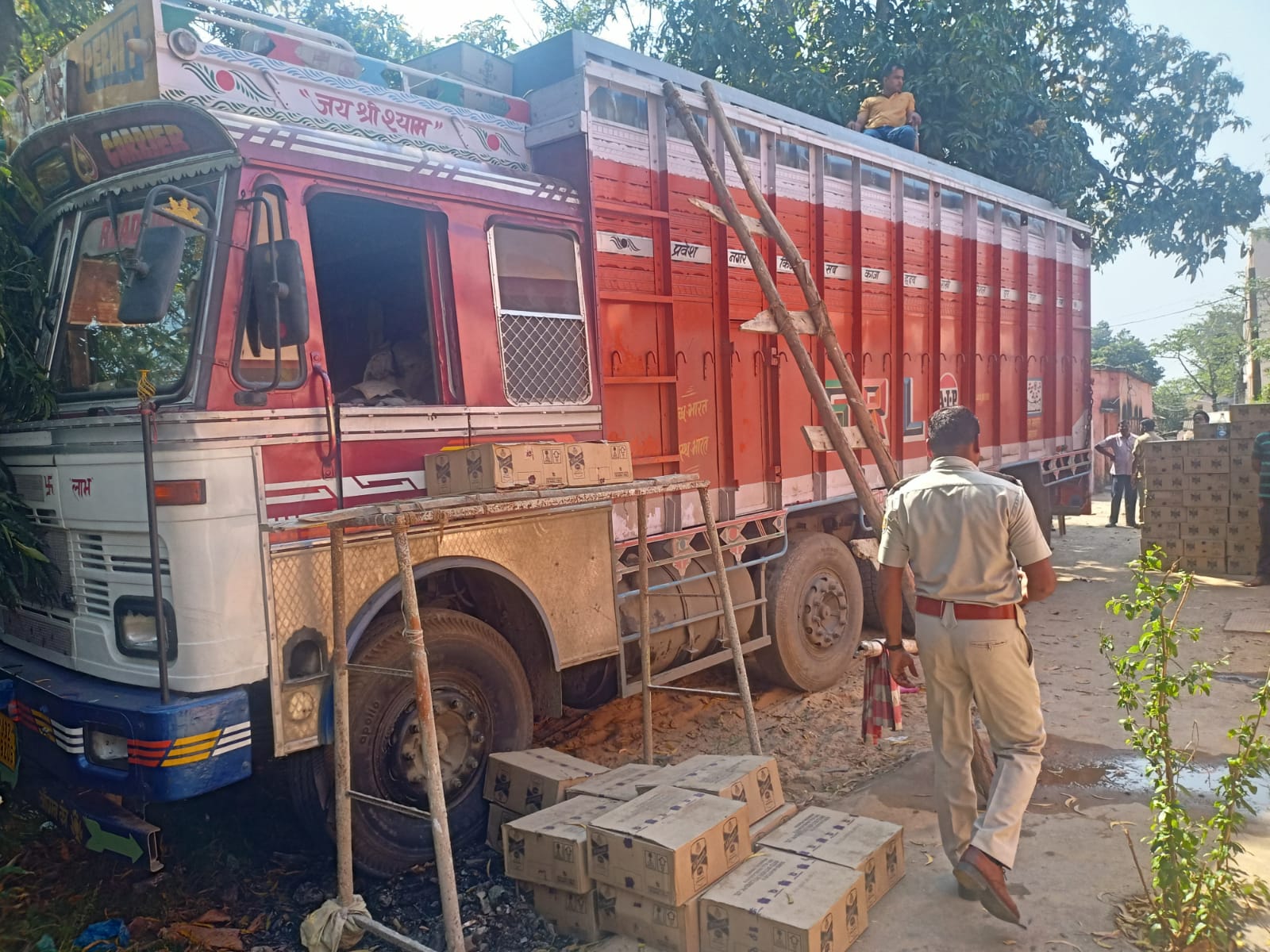 ଢେଙ୍କାନାଳରୁ ୨ କୋଟି ଟଙ୍କାର ଚୋରା ମଦ ଜବତ, ଭୁବନେଶ୍ୱରରୁ ବ୍ୟବସାୟୀ ଗିରଫ