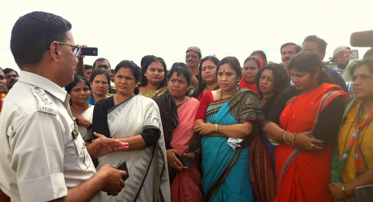 BJP mahila morcha meets nurse niharika family