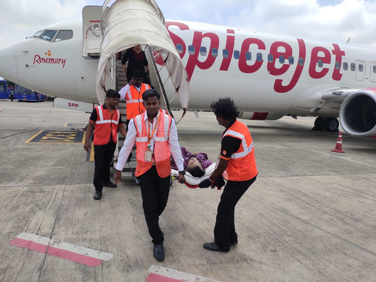 Spice jet flight emergency landing----