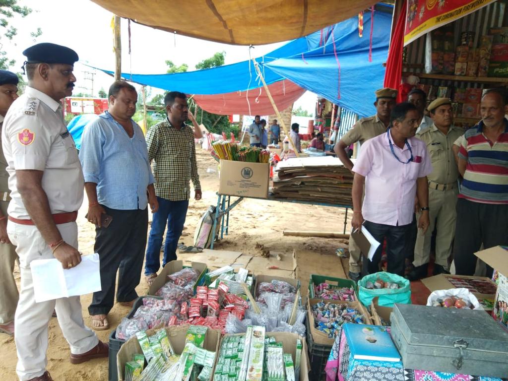 Fire crackers seized in bhubaneswar