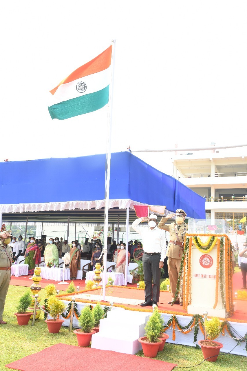 ମହାମାରୀ ସମୟରେ ରେଳ କର୍ମଚାରୀଙ୍କ ସେବାକୁ ମହାପ୍ରବନ୍ଧକଙ୍କ ପ୍ରଶଂସା