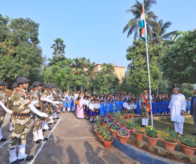 ୭୪ତମ ସାଧାରଣତନ୍ତ୍ର ଦିବସ ପାଳନ କଲେ ମୁଖ୍ୟମନ୍ତ୍ରୀ