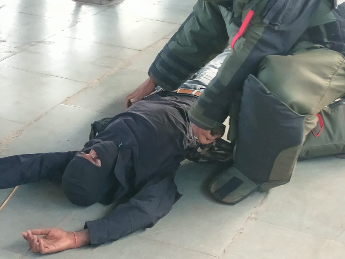 mock drill in railway station: ଯାତ୍ରୀଙ୍କୁ ଆତଙ୍କବାଦୀଙ୍କଠାରୁ ଉଦ୍ଧାର ପାଇଁ ମକ୍‌ଡ୍ରିଲ