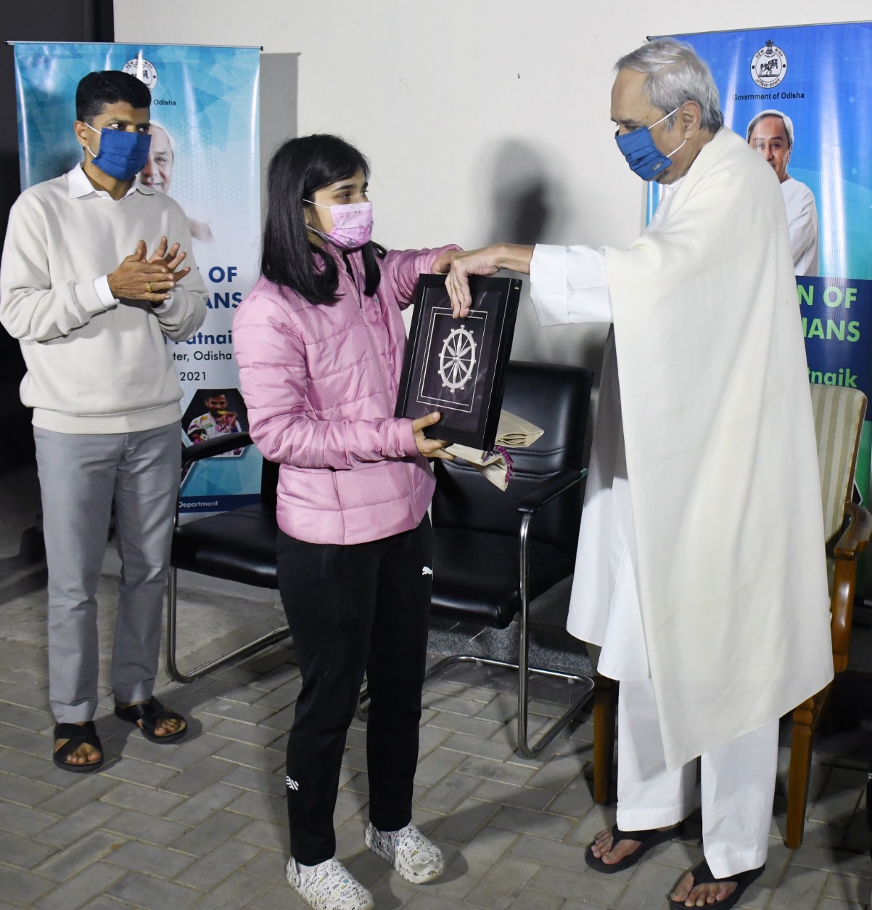 Odisha CM naveen patnaik felicitated Para-Badminton players who won medals for India at Tokyo Paralympics