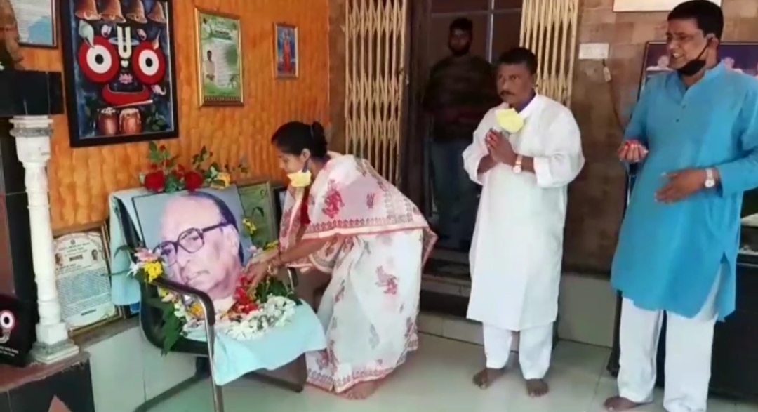 Bhadrak MP celebrates Biju Patnaik's 23rd death anniversary