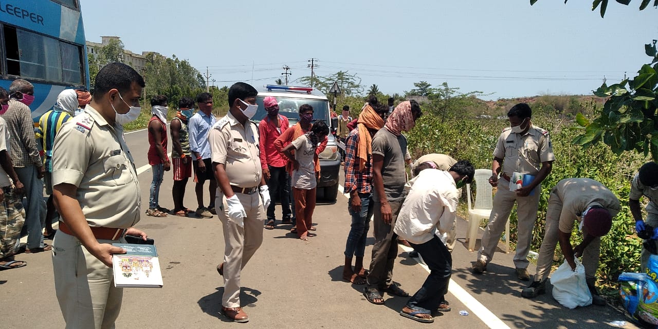 police-help-people-in-inter-state-border-over-covid19