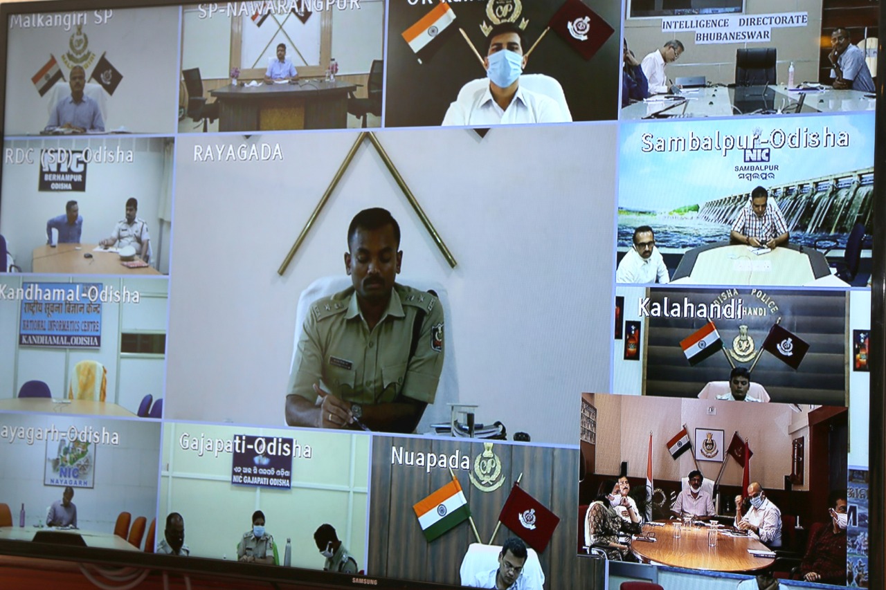 DGP Abhaya, review the lockdown situation,  through video conferencing, ଭିଡିଓ କନଫରେନ୍ସିଂ, ଲକଡାଉନ ସ୍ଥିତି, ଡିଜି ଅଭୟ