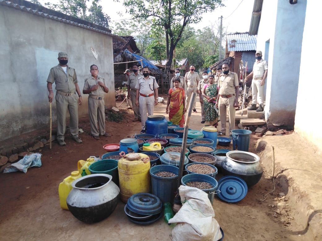 Devgarh evacuation department, 60 liters of liquor were seized