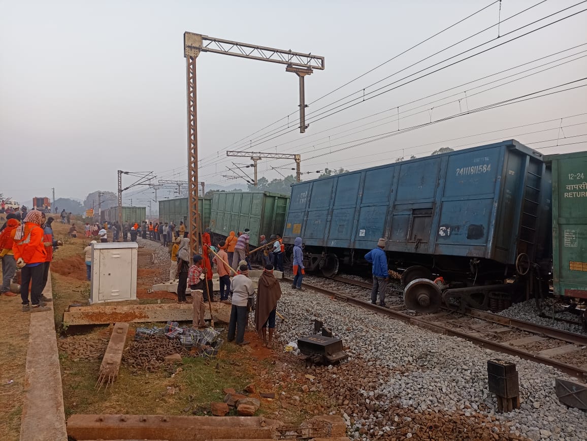 Goods Train Derails in Koraput, Koraput news,  Train Derails in Koraput Odisha, ಹಳಿ ತಪ್ಪಿದ ಗೂಡ್ಸ್​ ರೈಲು, ಕೊರಾಪುತ್​ನಲ್ಲಿ ಹಳಿ ತಪ್ಪಿದ ರೈಲು, ಒಡಿಶಾದಲ್ಲಿ ಹಳಿ ತಪ್ಪಿದ ರೈಲು,