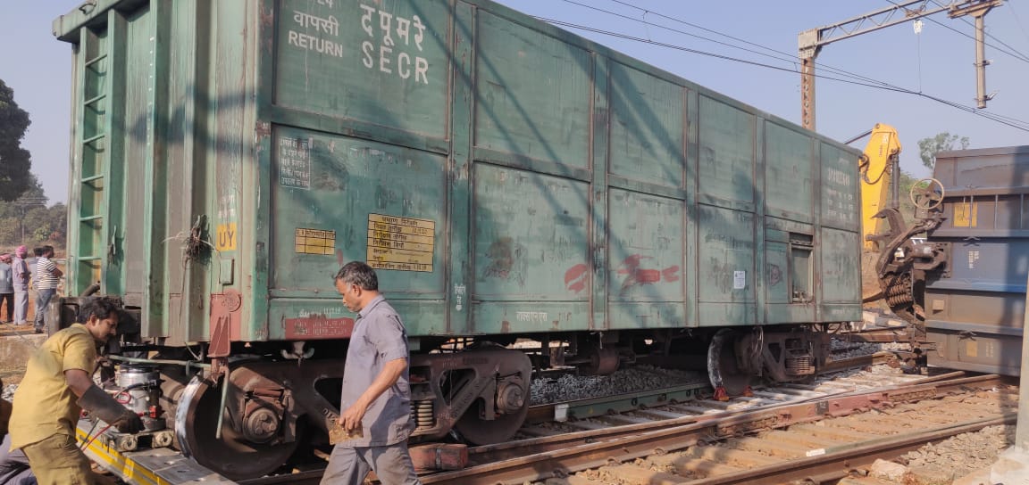 ओडिशा में मालगाड़ी के छह डिब्बे पटरी से उतरे