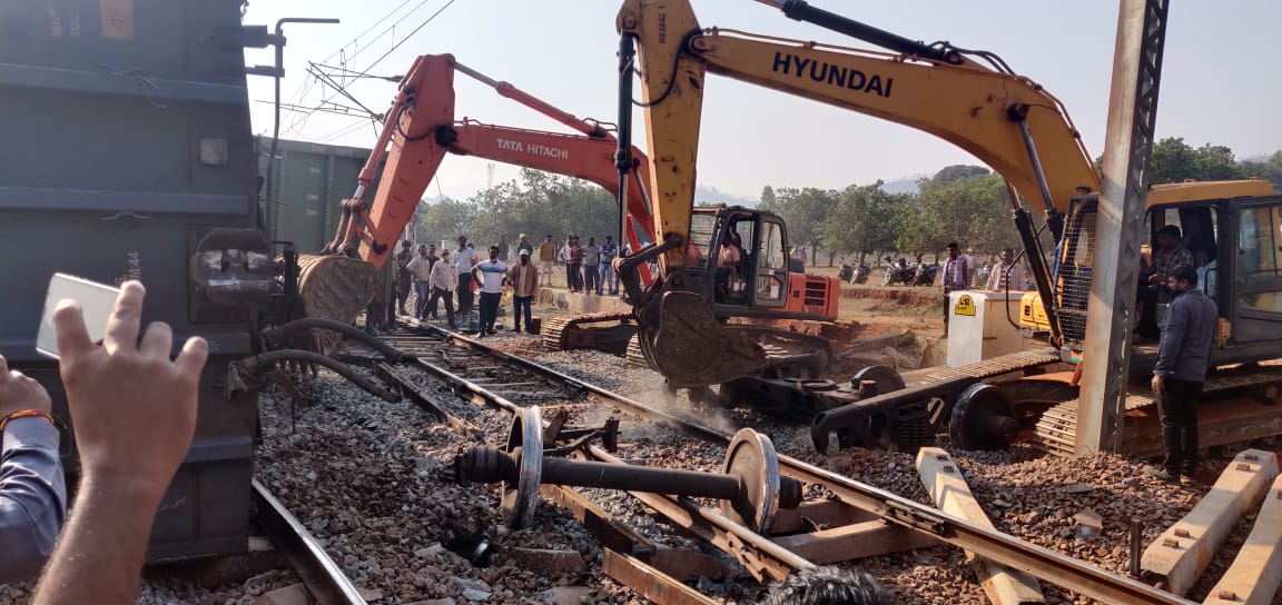 Goods Train Derails in Koraput, Koraput news,  Train Derails in Koraput Odisha, ಹಳಿ ತಪ್ಪಿದ ಗೂಡ್ಸ್​ ರೈಲು, ಕೊರಾಪುತ್​ನಲ್ಲಿ ಹಳಿ ತಪ್ಪಿದ ರೈಲು, ಒಡಿಶಾದಲ್ಲಿ ಹಳಿ ತಪ್ಪಿದ ರೈಲು,