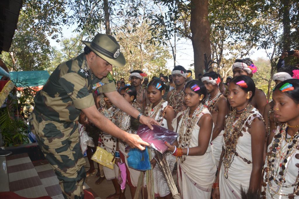 ଯୁବପିଢିଙ୍କୁ ସୁରକ୍ଷା ବାହିନୀରେ ଯୋଗଦେବାକୁ ପ୍ରୋତ୍ସାହିତ କଲେ BSF ଯବାନ