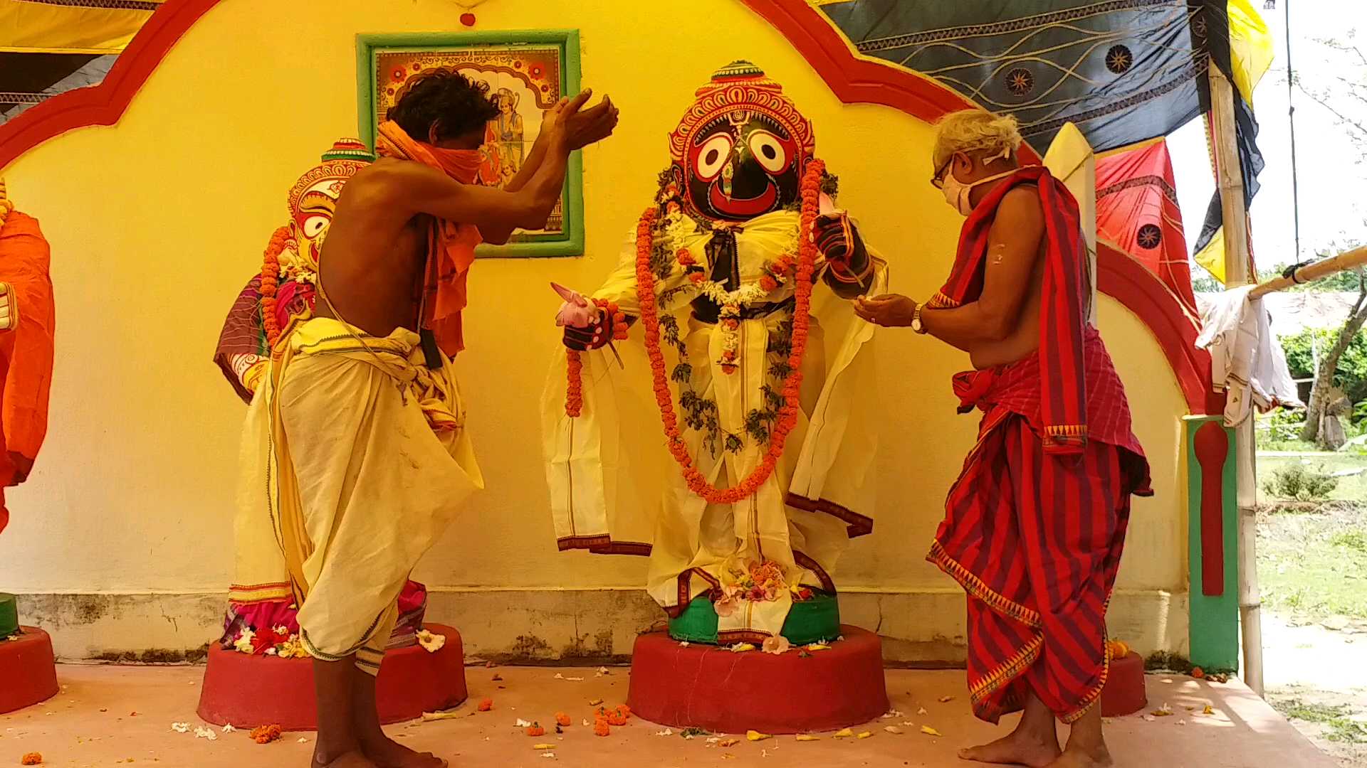 Srijew on the bathing altar