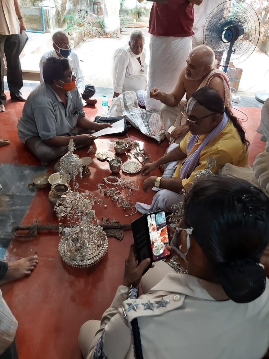 Odisha: 45 silver bricks recovered from Emar Mutt