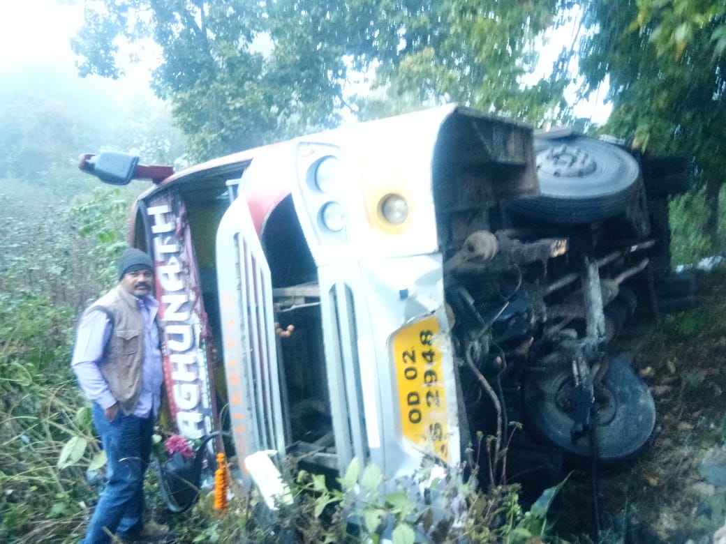 ওড়িশাত দুটাকৈ ভয়ংকৰ বাছ দুৰ্ঘটনা: নিহত এজন, আহত 19 জন